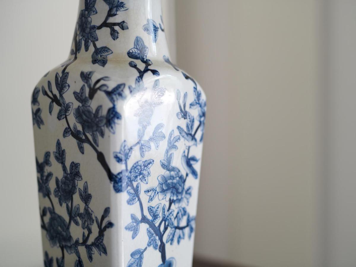 梅努斯 卡尔顿楼饭店酒店 外观 照片 A Delft vase